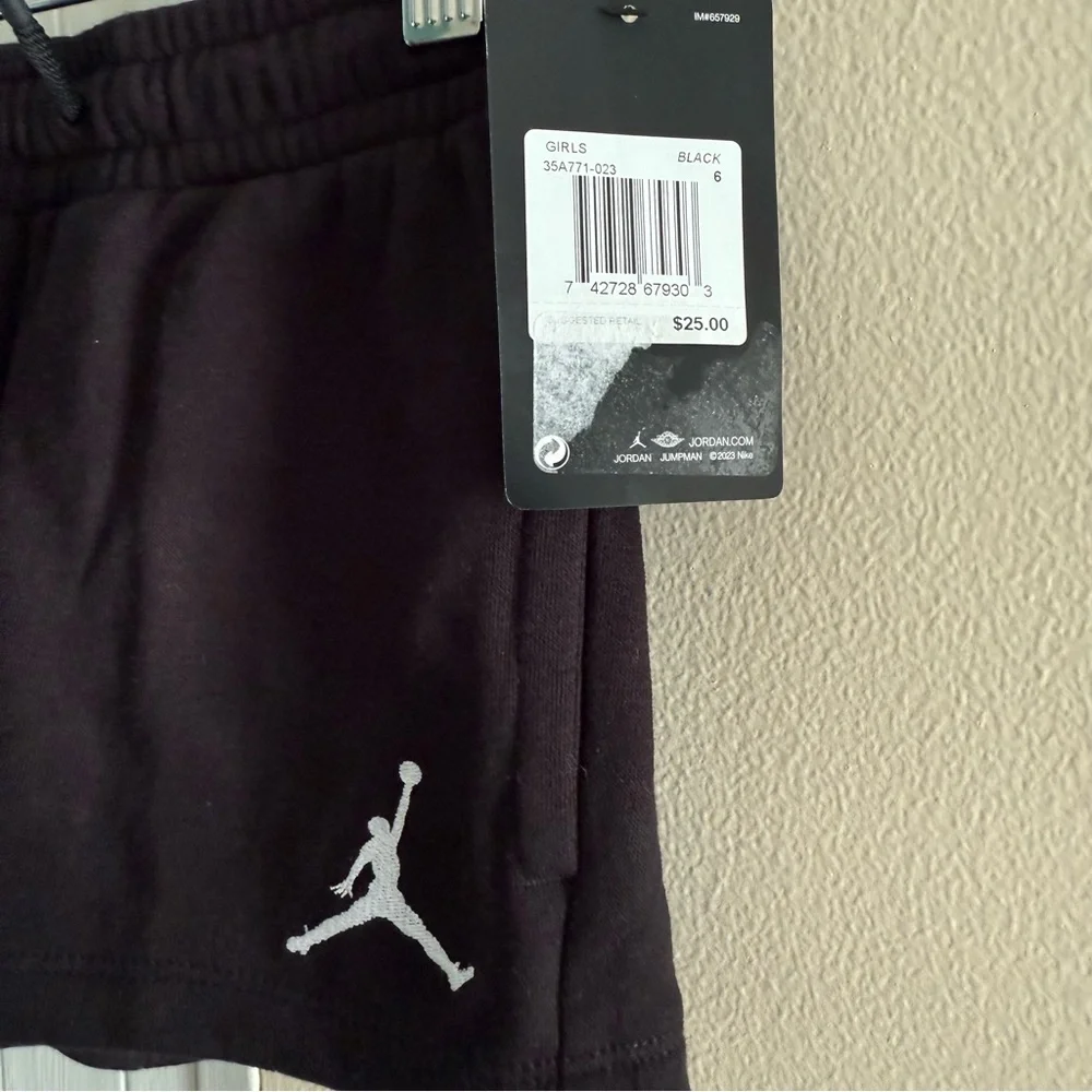 Jordan Kids Girls Essentials Athletic Shorts Black Size 6 NWT 35A771-023 - Picture 2 of 3